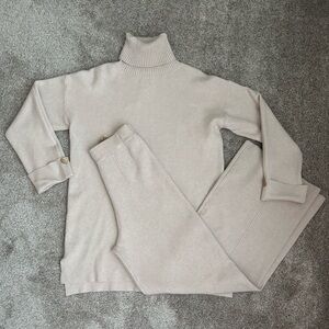 NWT Cream Turtleneck Sweater Matching Set